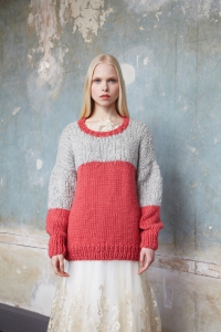 Pull à empiècement en Debbie Bliss Lara et Roma